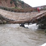 Eingestürzte Bailey-Behelfsbrücke. Foto: Reina de la Selva.