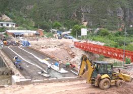 Baustelle der Brücke bei Caclic. Foto: Regionalregierung Amazonas