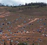 Damals Plastikplanen, heute Hütten: Invasión 16 de Oktubre in Chachapoyas. Foto: MPCH.