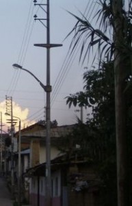 Strommasten in Chachapoyas. Foto: D. Raiser / INFOAMAZONAS.
